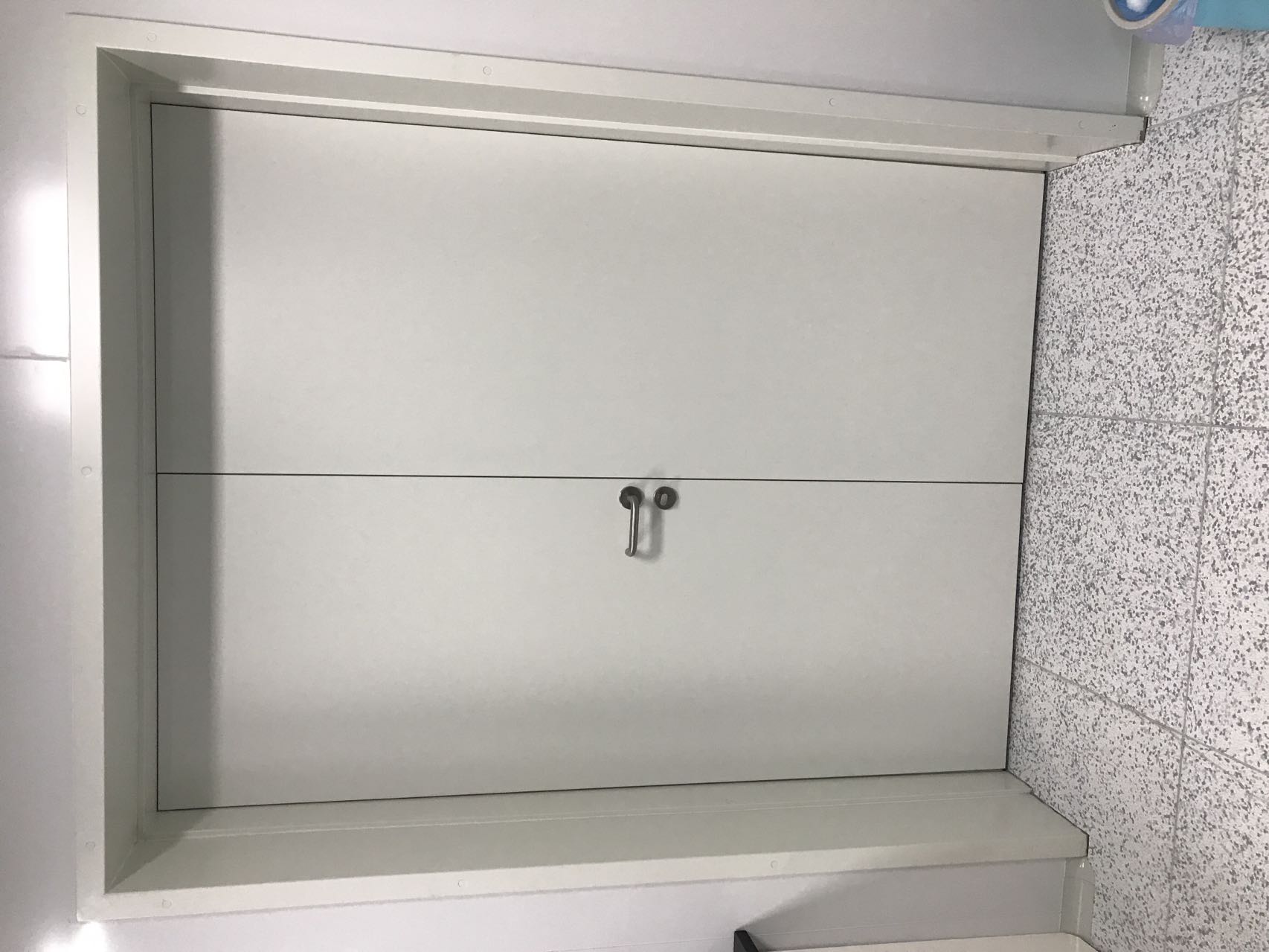 包土建墙门套的钢质门